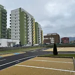 Coresi Mall Area Studios & Apartments By Glam