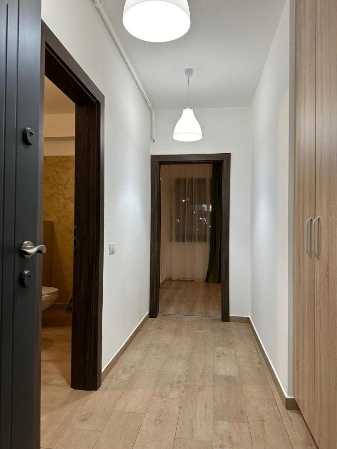 Apartment Coresi Mall Area & By Glam