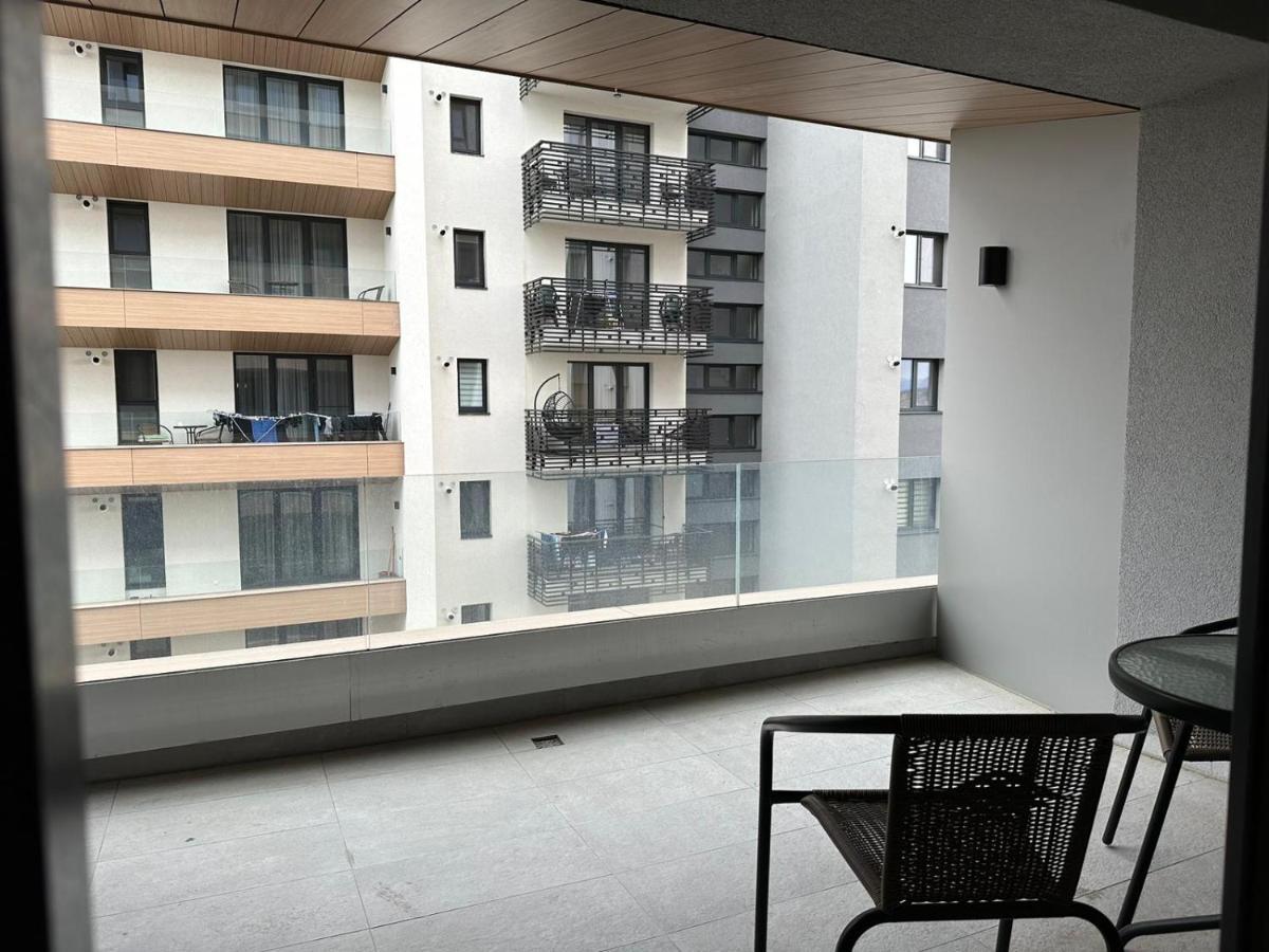 Apartment Coresi Mall Area & By Glam *