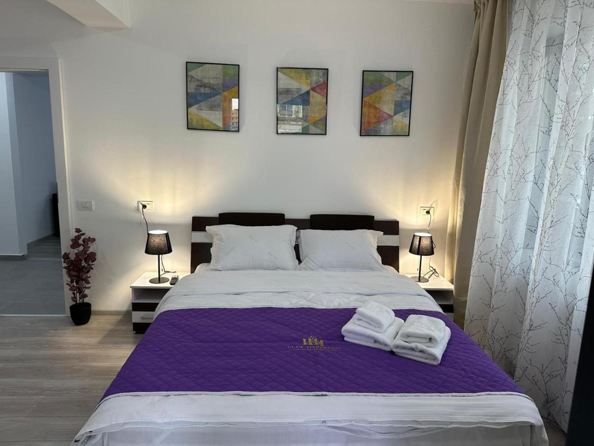 Coresi Mall Area & By Glam Apartment