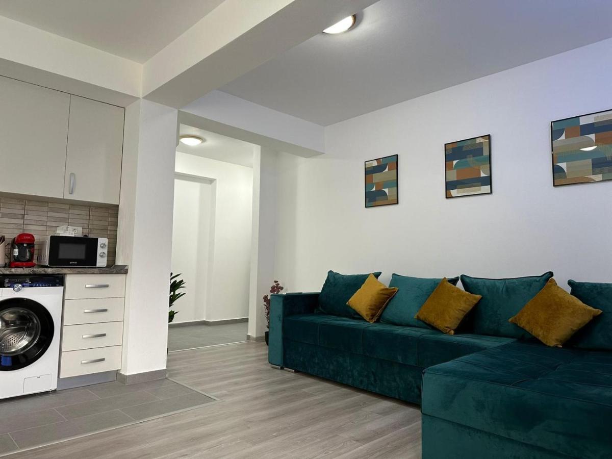 Coresi Mall Area & By Glam Apartment Brasov