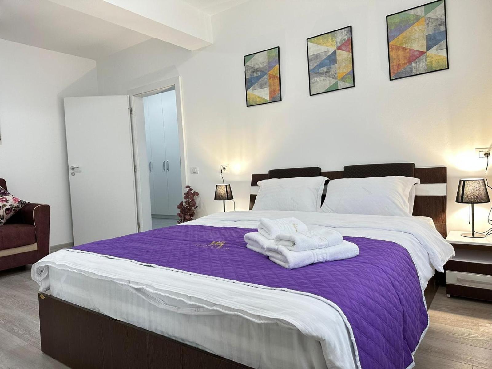 Coresi Mall Area & By Glam Apartment Brașov