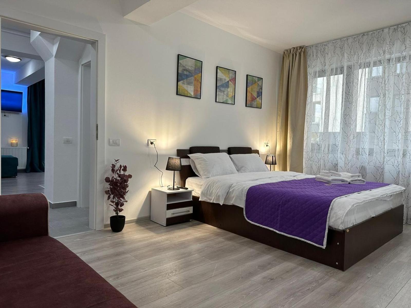 Coresi Mall Area & By Glam * Brașov