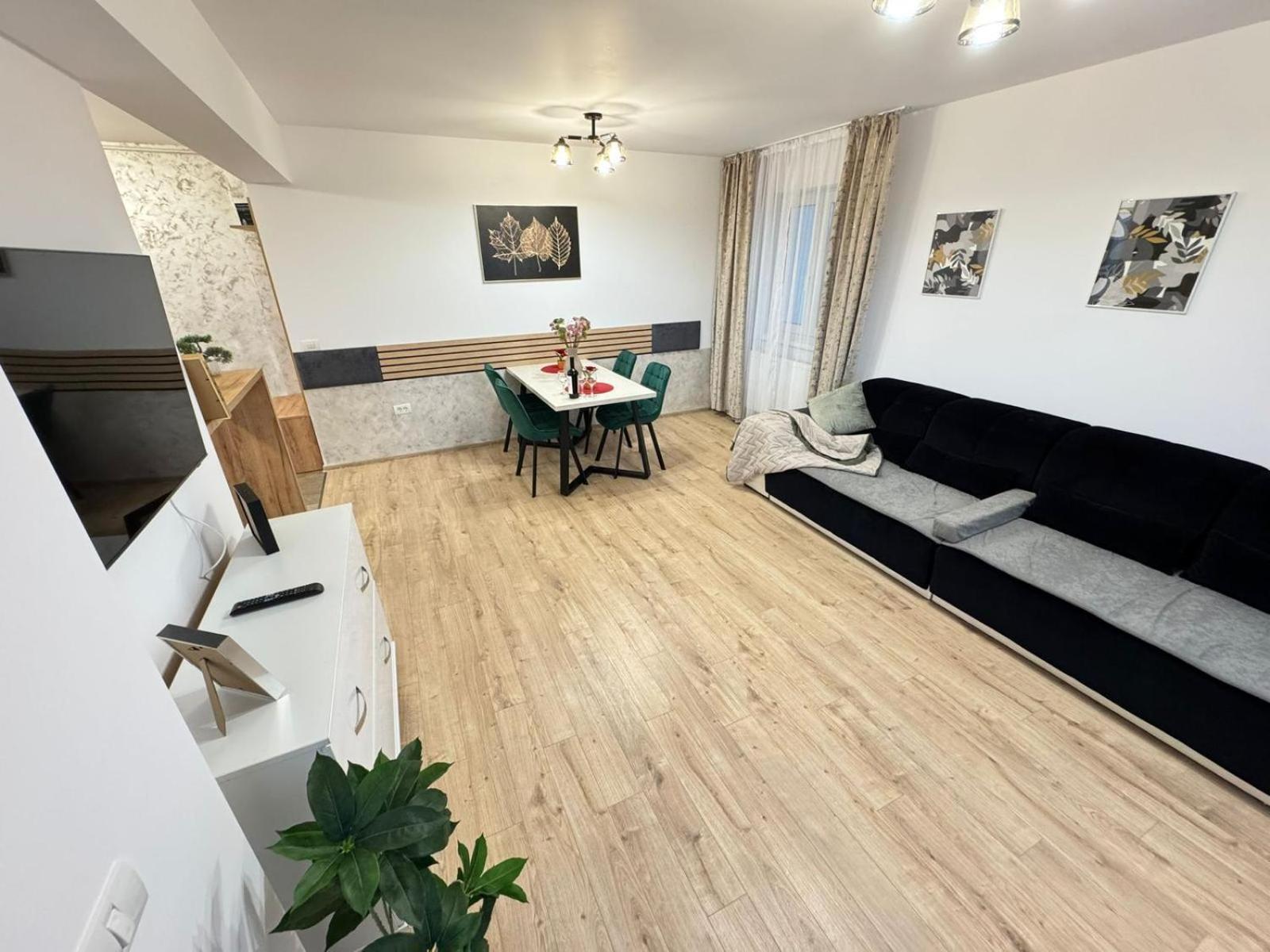 Apartment Coresi Mall Area & By Glam