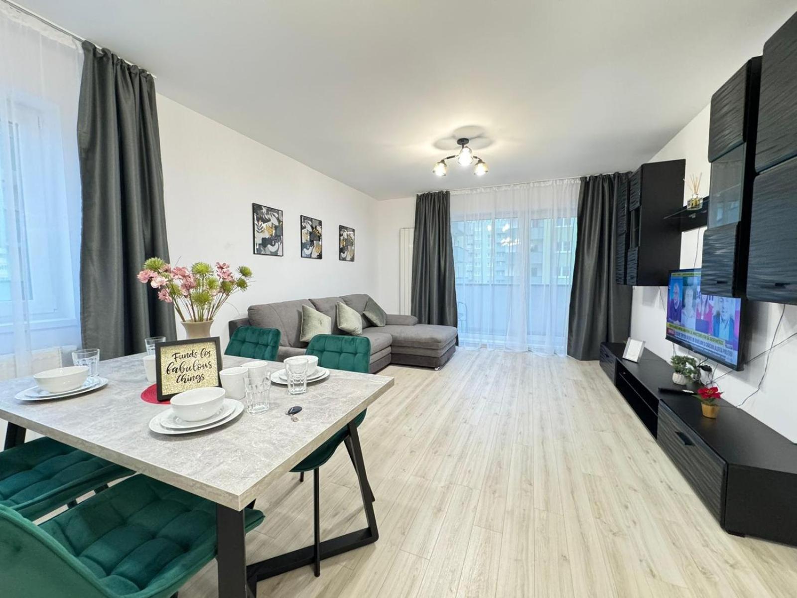 Coresi Mall Area & By Glam Apartment Brașov
