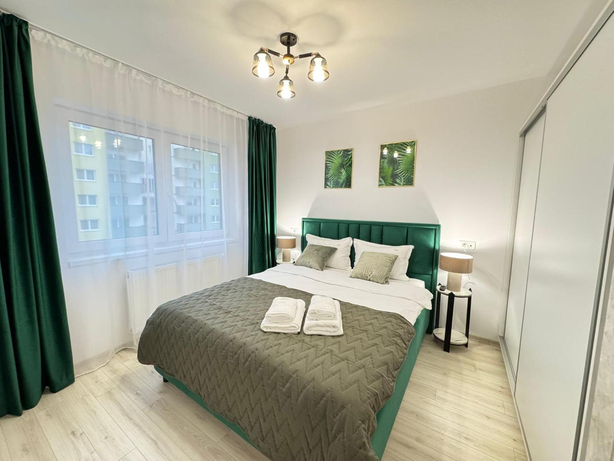 Coresi Mall Area & By Glam Apartment Brasov