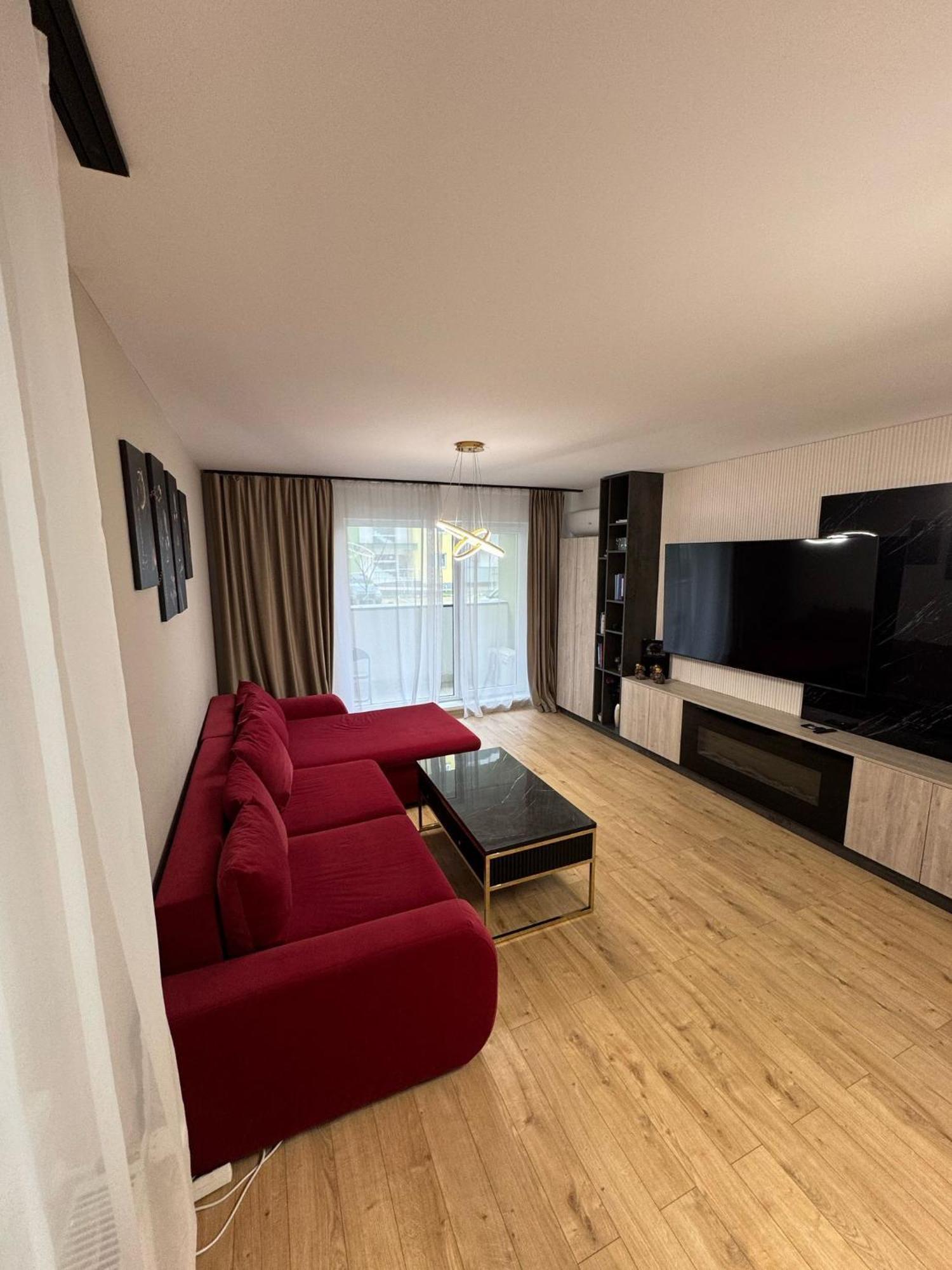 Coresi Mall Area & By Glam Apartment Brașov