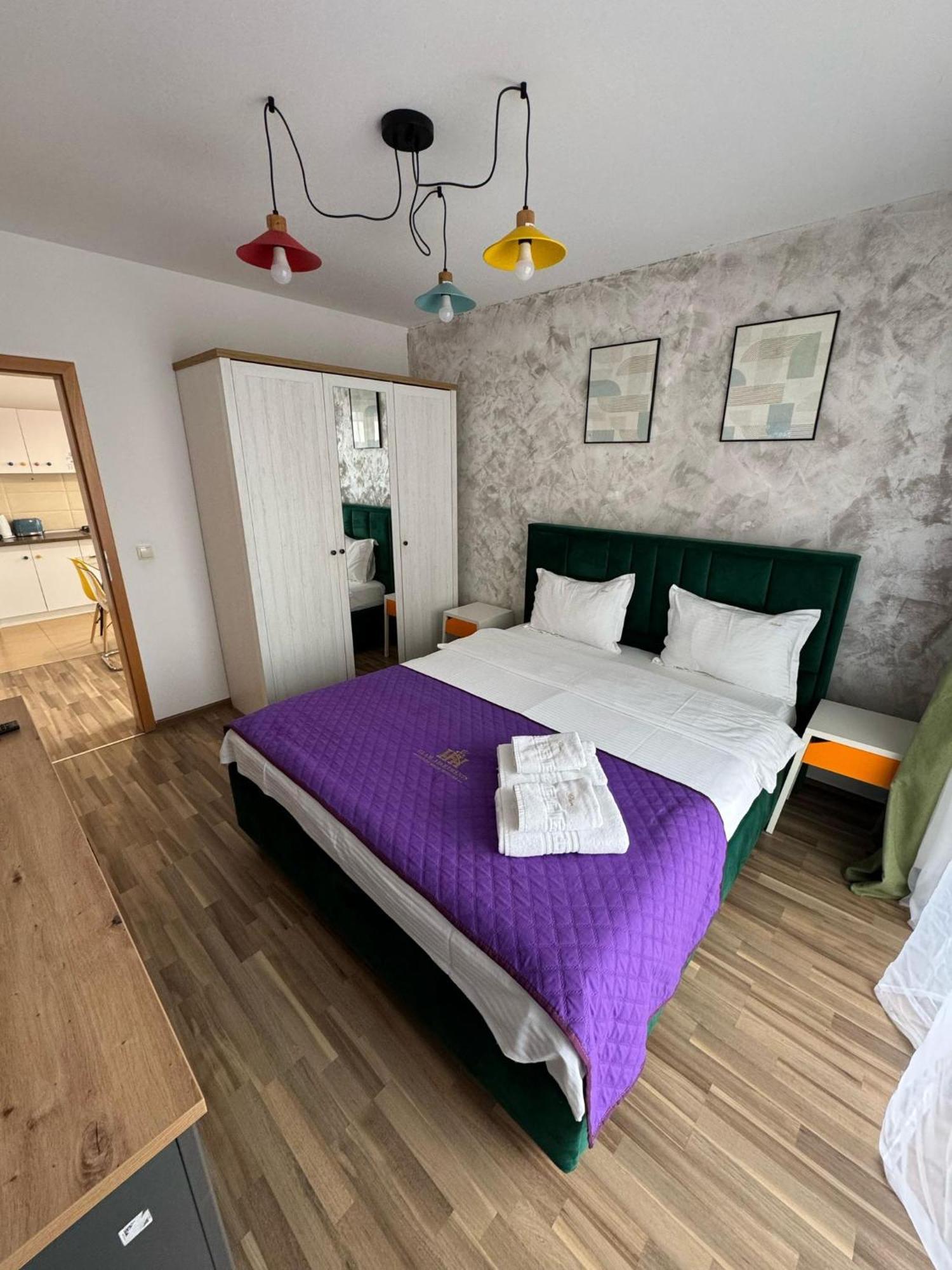 Coresi Mall Area & By Glam Apartment Brașov