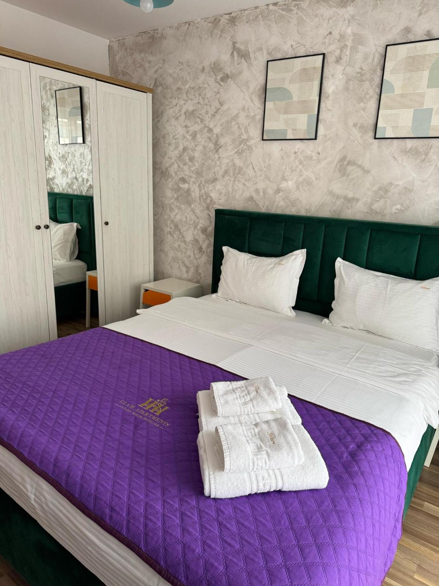 Apartment Coresi Mall Area & By Glam *